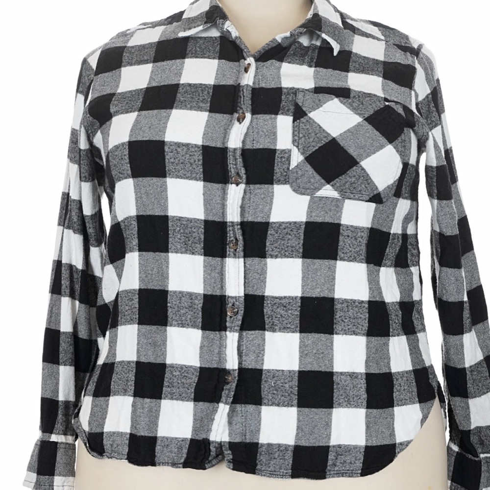 Time and Tru Black and White Checkered Lightweight Flannel